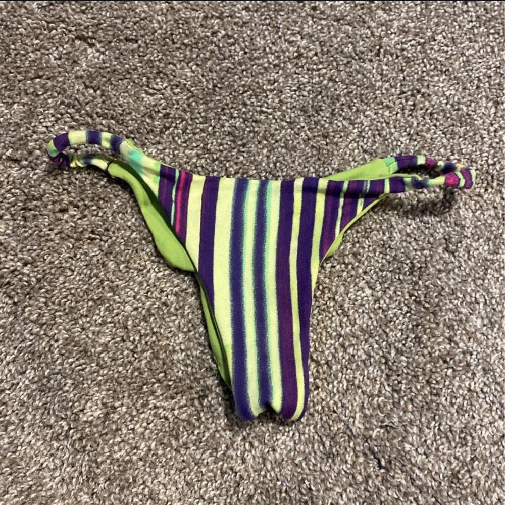 Thong bikini bottom